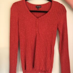 Long sleeve buttoned shirt